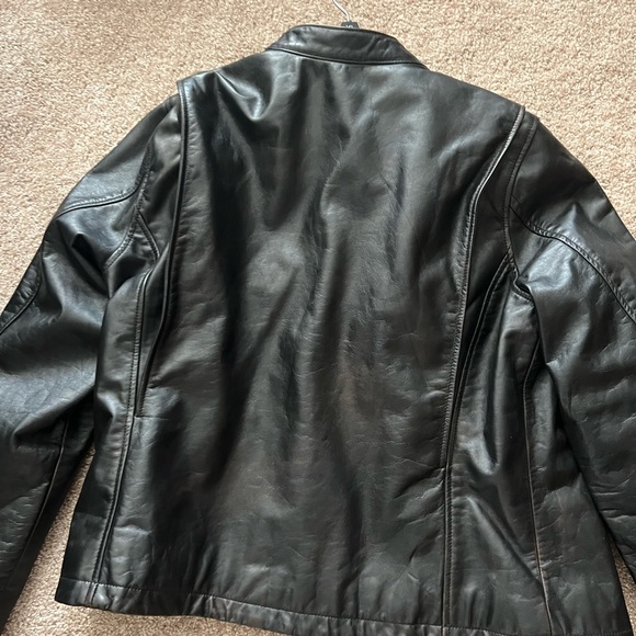 Two Harley coats say xl fits more like large 150 each - Picture 4 of 4